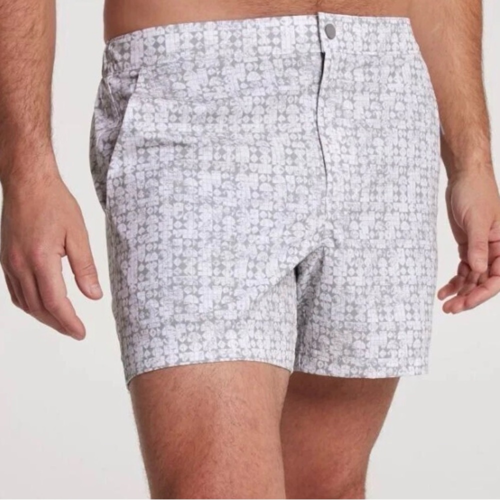 NWT VRST Men's Resort Shorts/Swim Trunks~Small~5”~Silver Geo Print~Lined~$58